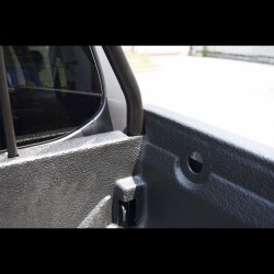Grille protection Vitre Arriere FIAT FULLBACK avec porte tube - Access Utilitaire - Vente en ligne d'accessoires auto et Véhicules Utilitaires