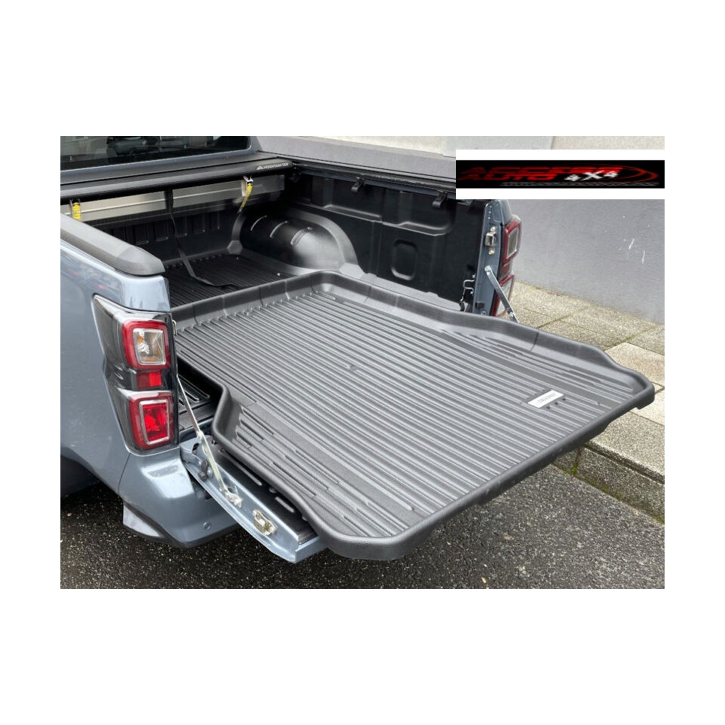 Bed mat with raised edges TOYOTA HILUX DOUBLE CABINE 2020 TODAY