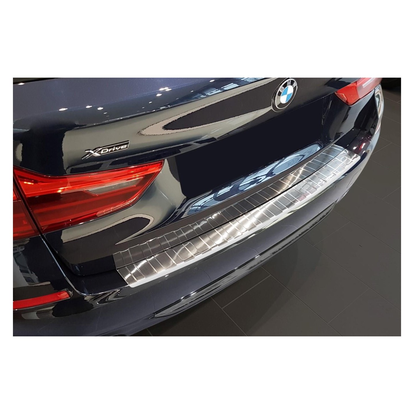 Protection De Seuil Arrière Inox Noir-Chromé Avisa 'Ribs' - BMW Série 5 F11 Touring 2010-2016