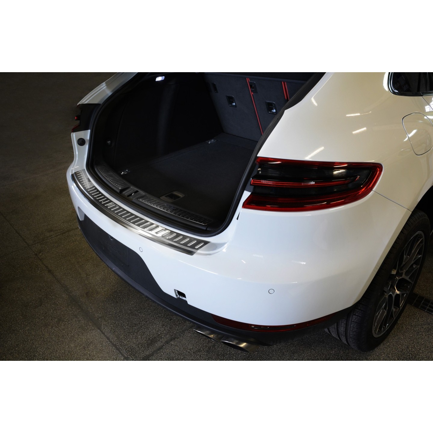 Avisa Protection De Seuil Arrière Inox Compatible Avec Porsche Macan 2013-2019 & 2019- 'Ribs', Silver