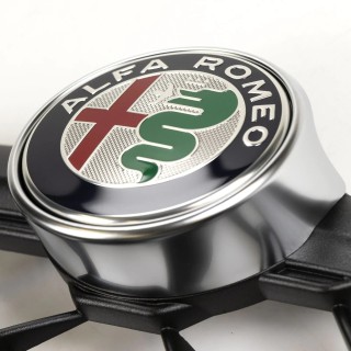 Calandre origine Alfa Romeo Giulietta 2016+ Sans look Calandra Carbon, avec Extra Série 2 et kit esthétique REF 156112054 - Acce